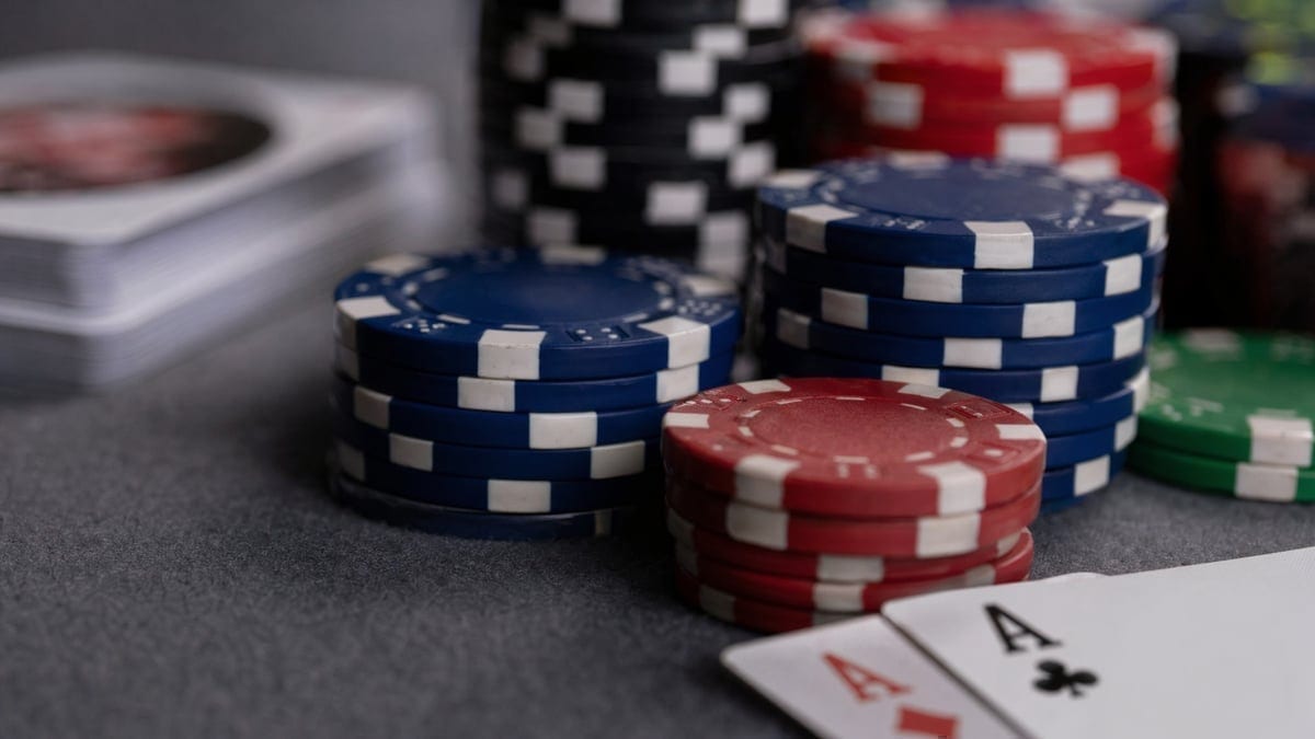 Online poker players competing in free tournaments